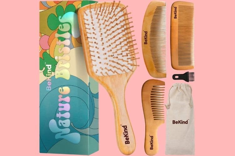 Wooden hair brush for wavy hair