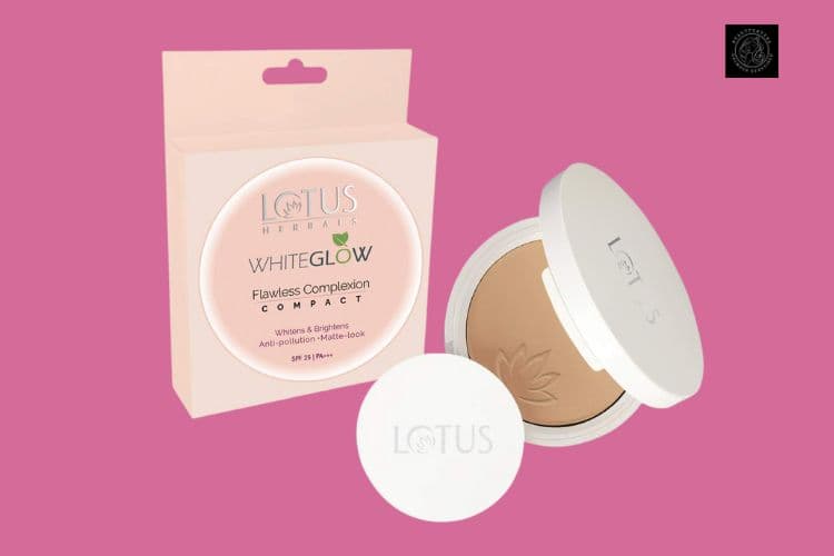 Lotus Herbals Whiteglow compact powder